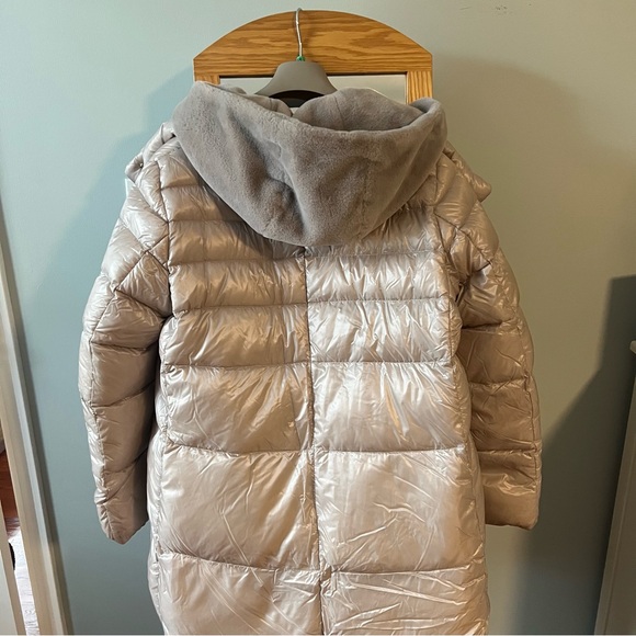 Herno A-Shape Jacket in Nylon Ultralight & Lady Alternative Fur, IT 48 / US 12 - Picture 6 of 9